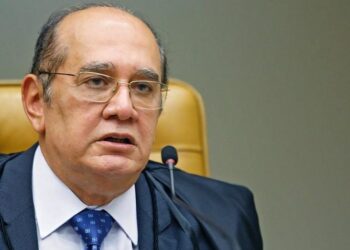 Gilmar Mendes classifica invasão de hospitais como crime; Carlos Bolsonaro reage