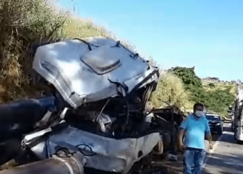 Mulher morre em acidente entre caminhões na BR-153, em Rialma