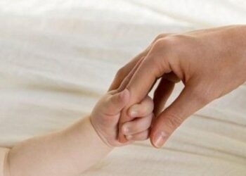 Bebê de 2 anos é diagnosticado com covid-19, em Caldas Novas