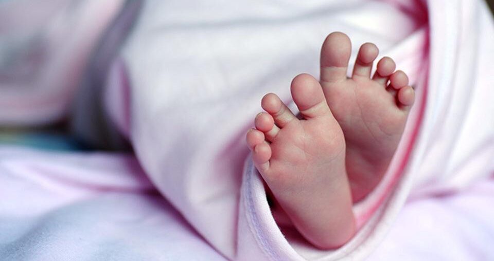 Bebê de um mês é diagnosticada com covid-19, em Anápolis