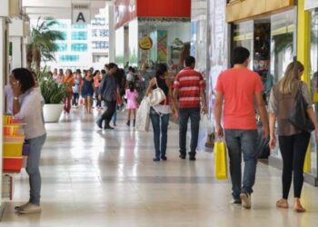 Decreto prorroga abertura do comércio por tempo indeterminado, em Goiás