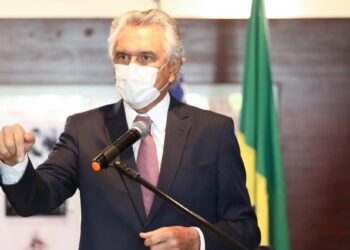 Em reunião, Caiado prepara Saúde para pico da covid-19 em Goiás