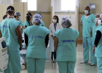 Goiás soma mais de 3 mil profissionais de saúde com covid-19