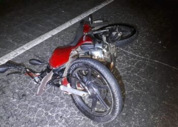 Motociclista e homem não identificado morrem após acidente de moto, na BR-153