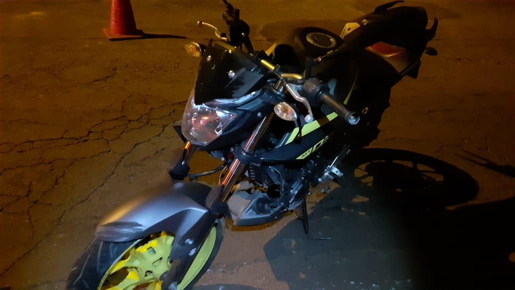 Motociclista morre após bater contra meio-fio, em Goiânia