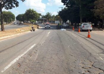 Passageira de motocicleta morre em acidente na Perimetral, em Goiânia
