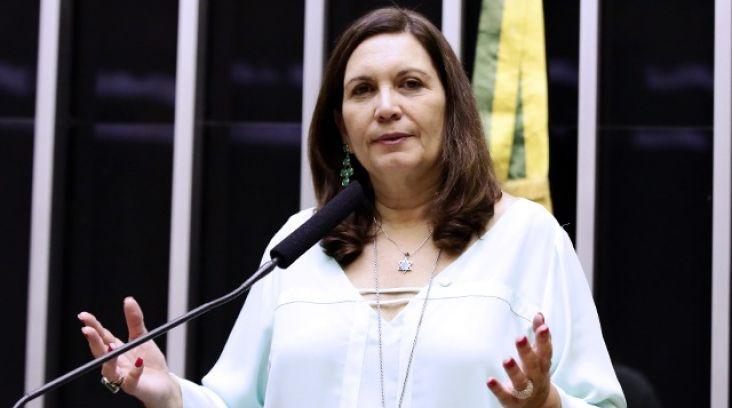 PSL estuda expulsar Bia Kicis após voto contrário ao Fundeb, diz Bozella