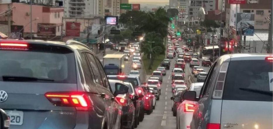 SMT divulga balanço do fluxo de veículos após a reabertura do comércio, em Goiânia