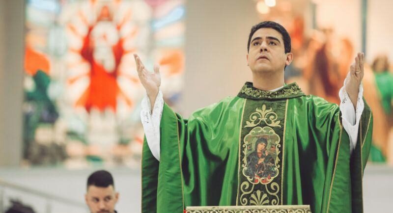 Padre Robson se manifesta sobre revogação de funções pela Arquidiocese de Goiânia