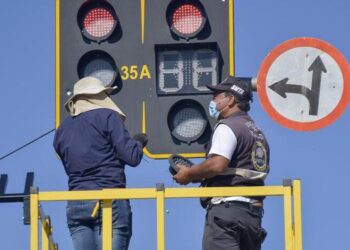 Secretaria de Trânsito de Aparecida realiza manutenção e troca dos semáforos