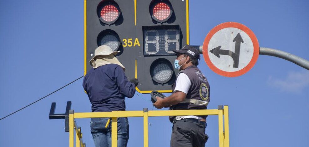 Secretaria de Trânsito de Aparecida realiza manutenção e troca dos semáforos