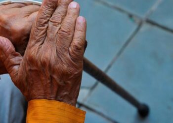 Aos 79 anos, idoso sem documentos ganha direito a registro de nascimento, em Goiás