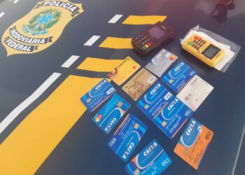 PRF prende estelionatários com vários cartões de bancos em Anápolis