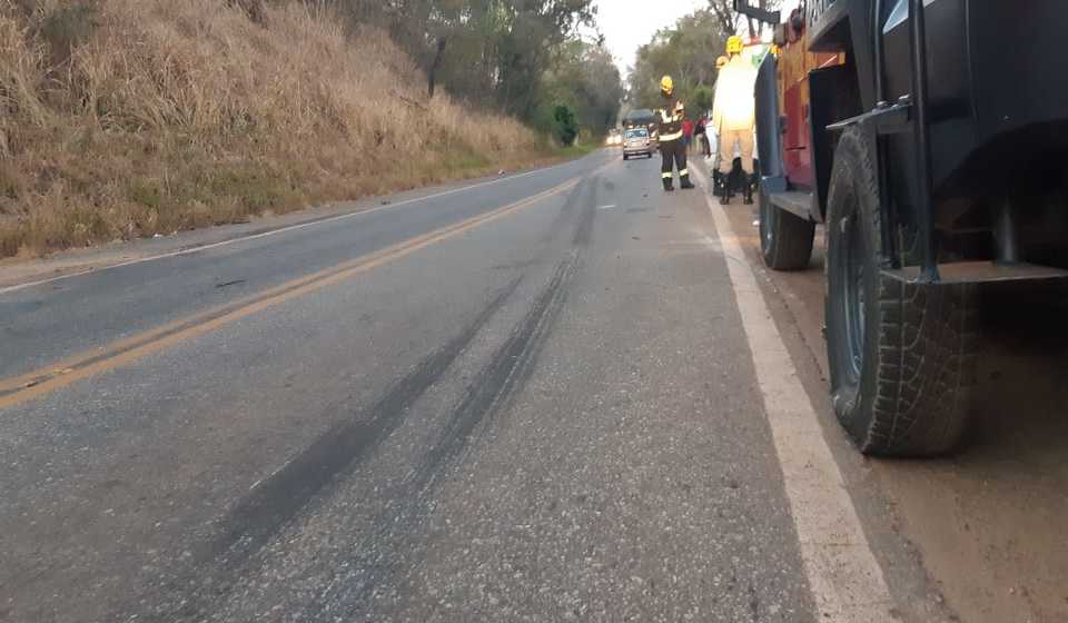 Três jovens morrem em colisão frontal da BR 153