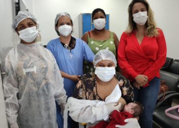 Paciente internada no Hugo tem reencontro emocionante com filha recém-nascida
