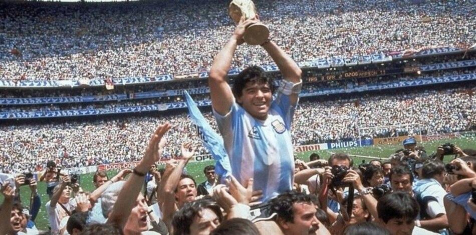A morte de um ídolo. Quem foi Diego Armando Maradona?