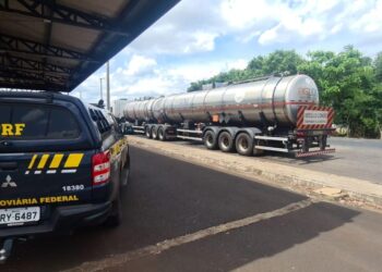 PRF apreende 49 toneladas de óleo de soja transportado em tanque de combustível