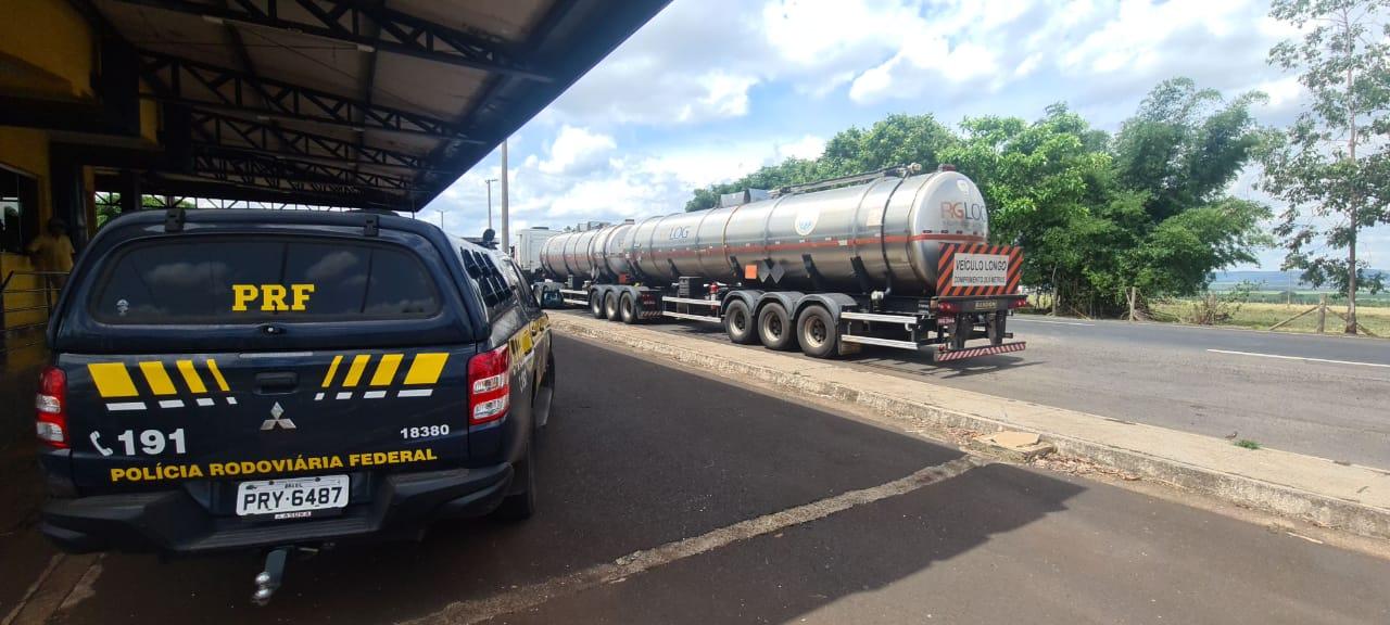 PRF apreende 49 toneladas de óleo de soja transportado em tanque de combustível