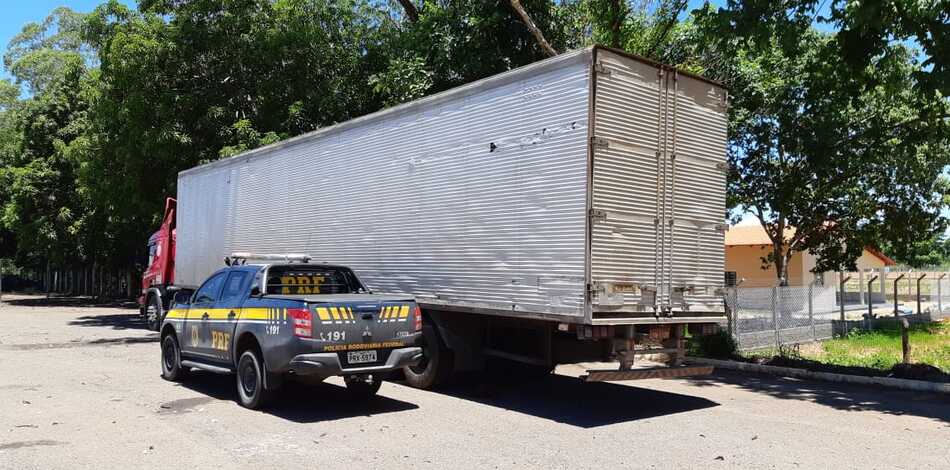 Semirreboque enviado para substituir carreta roubada é apreendido por adulteração, em Porangatu