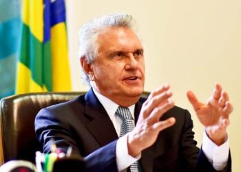 Caiado anuncia vacina contra a covid-19 a partir de fevereiro em Goiás