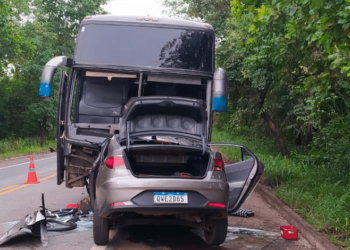 Colisão frontal entre ônibus e carro mata 03 pessoas na BR-153, em Porangatu-GO