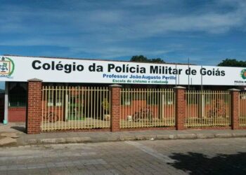 DPE-GO investiga proibição de calças para alunas do colégio militar