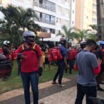 Motociclistas fazem protesto em Goiânia após cliente reclamar de "entregador negro"