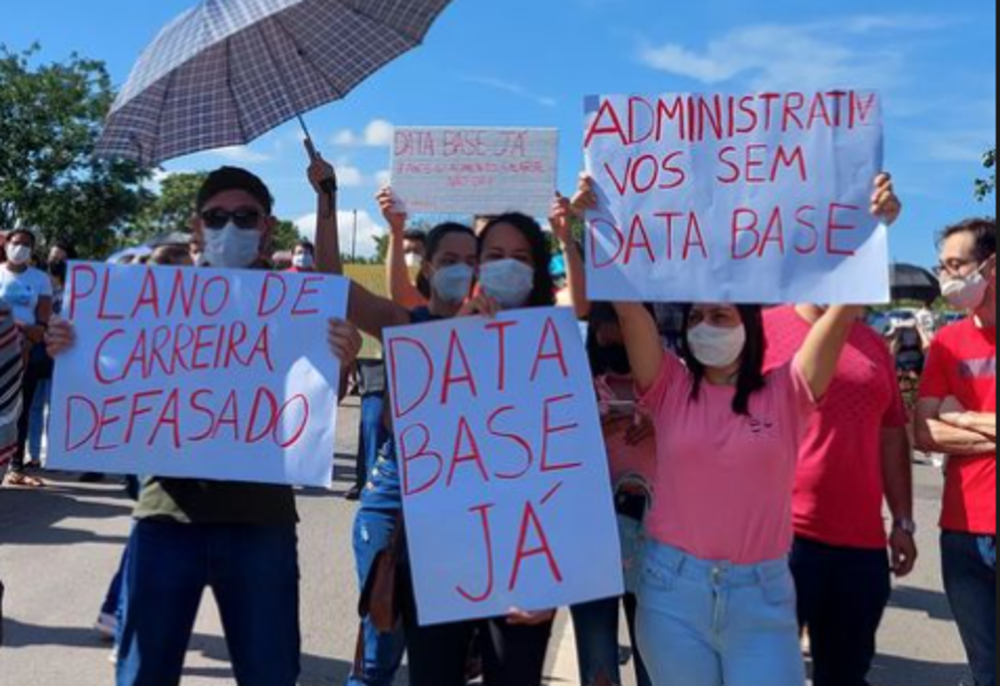 Servidores da educação reivindicam pagamento da Data-Base, em Goiânia