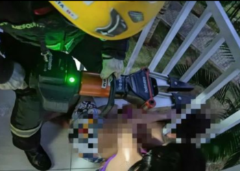 Criança é resgatada após ficar com a cabeça presa em grade de sacada, em Calas Nov