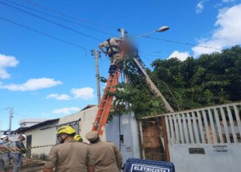 Idoso morre eletrocutado durante manutenção na rede elétrica, em Luziânia