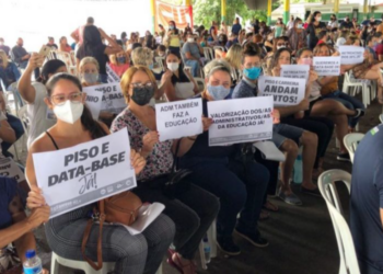 Servidores da Educação de Goiânia declaram greve por tempo indeterminado