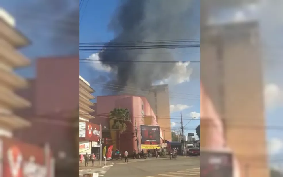 Acompanhe: Incêndio em Shopping no centro de Goiânia