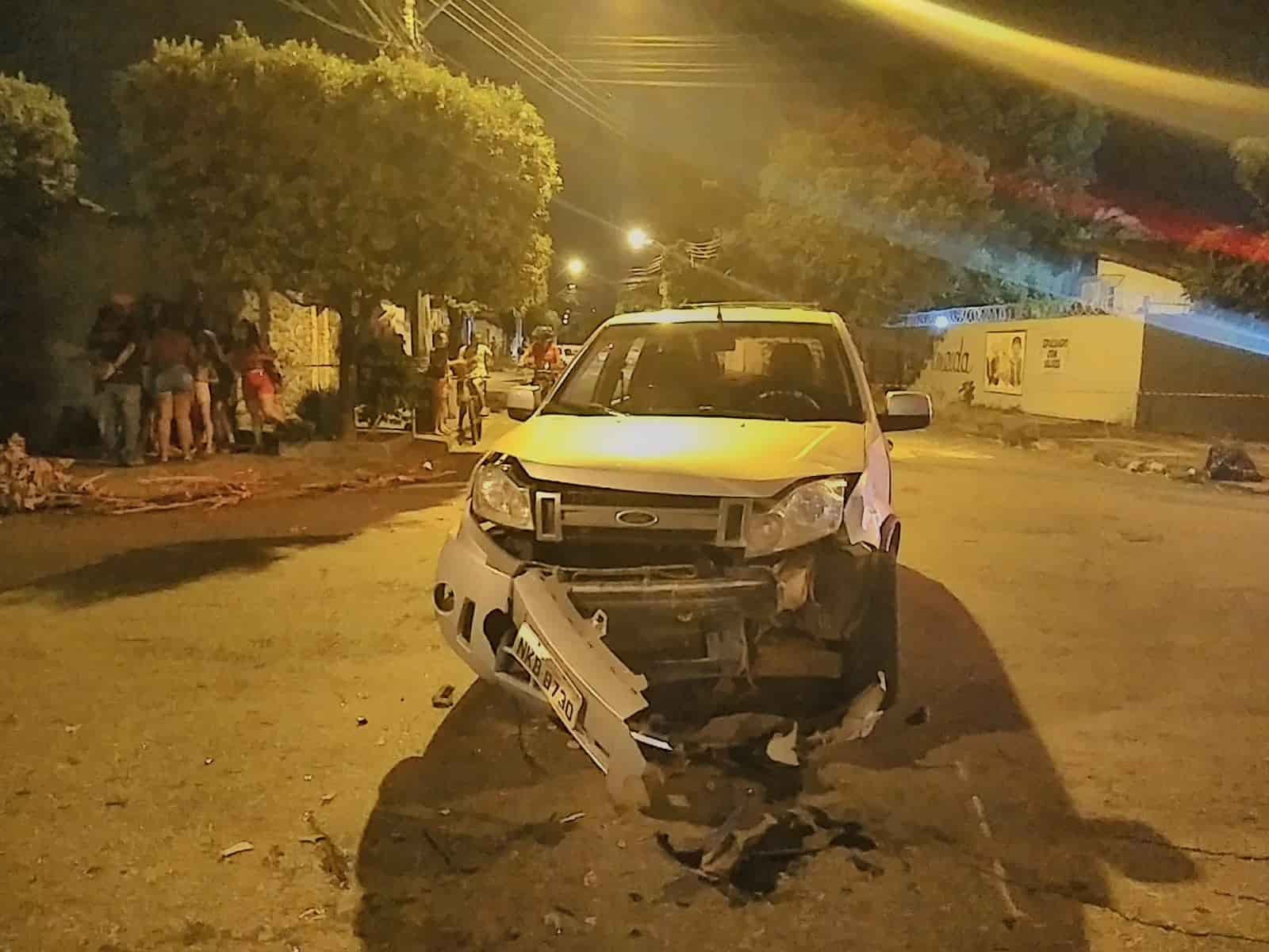 Casal fica gravemente ferido após ser atingido por carro em Goiânia