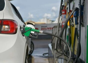 Em alta a três semanas, preço da gasolina atinge novos recordes em todo Brasil