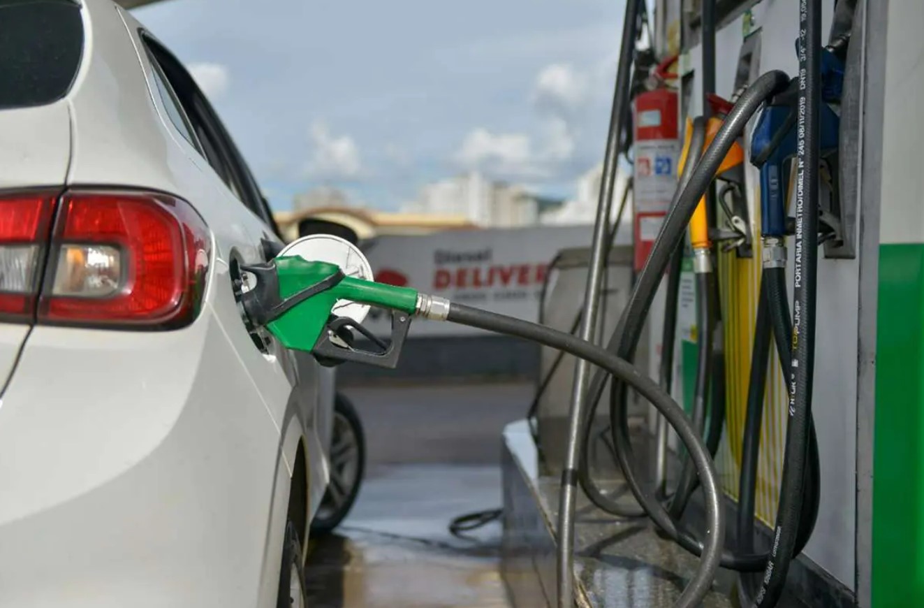 Em alta a três semanas, preço da gasolina atinge novos recordes em todo Brasil
