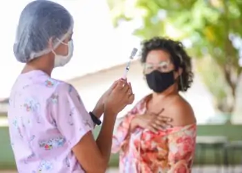 Veja onde se vacinar contra Covid-19 e Influenza no feriado da Semana Santa, em Goiânia