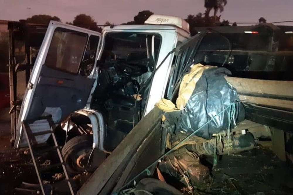 Acidente entre três veículos deixa cinco pessoas feridas na BR-414, em Anápolis