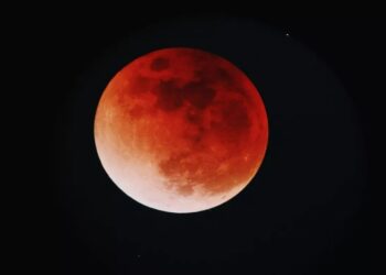Eclipse lunar conhecido como Lua de Sangue acontece na madrugada desta segunda (16)