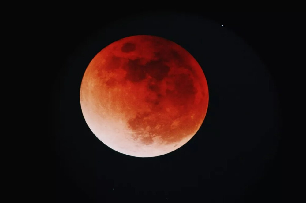 Eclipse lunar conhecido como Lua de Sangue acontece na madrugada desta segunda (16)