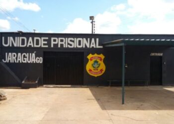 Ex-vigilantes penitenciários são indiciados por dar regalias a preso, em Jaraguá