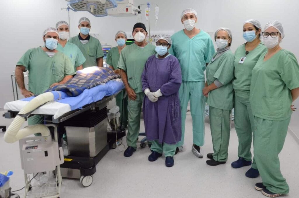 Gêmeas passam por última cirurgia preparatória antes da separação, em Goiânia