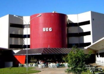 UEG lança edital de concurso público com salários de mais de R$ 3,5 mil