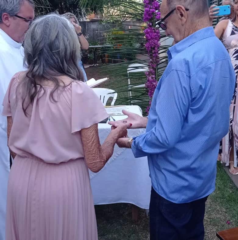 Idosos de 78 e 92 anos se casam em abrigo de Caçu após 4 meses de namoro