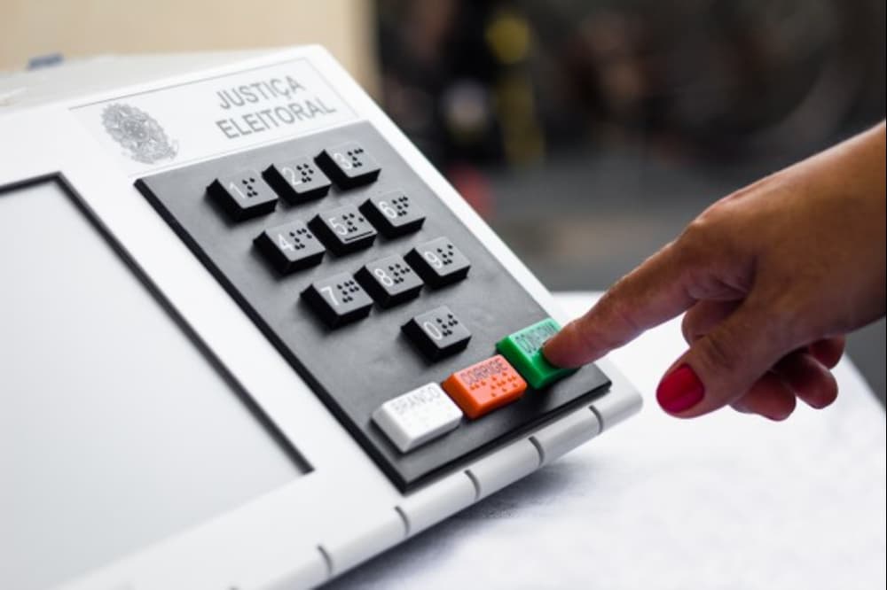 TSE proíbe porte de armas nos locais de votação no dia da eleição