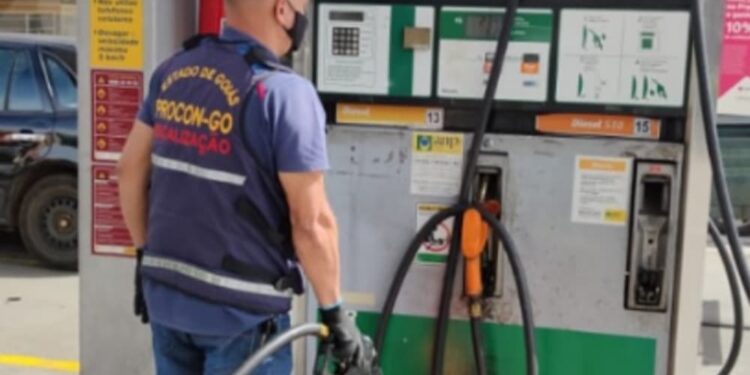 Preço dos combustíveis volta a subir em Goiás e Procon intensifica fiscalização nos postos