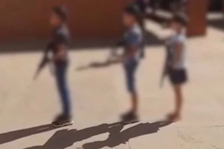 Secretaria apura caso onde crianças marcham com réplicas de fuzis em escola, em Goiás