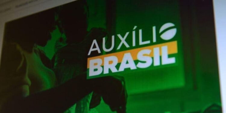 Auxílio Brasil: beneficiários têm até sexta-feira (14) para atualizar dados