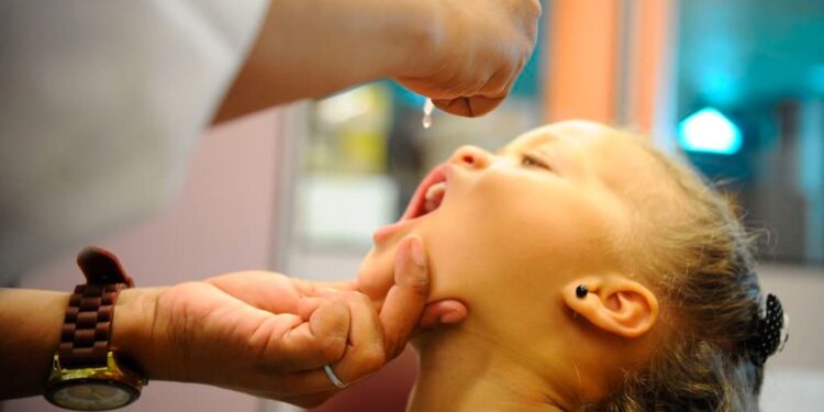 Com baixa adesão, campanha de vacinação contra poliomielite é prorrogada em Goiás