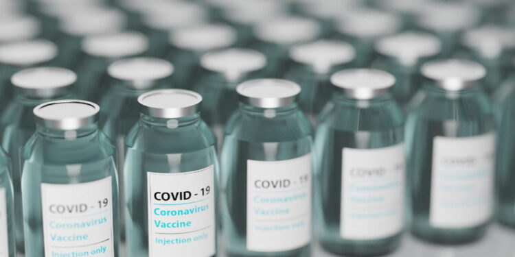 Covid-19: mais de 215 mil vacinas vencidas são descartadas em Goiás