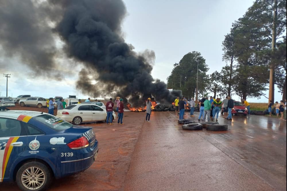 Resultado das eleições provoca manifestações e bloqueios de rodovias em Goiás